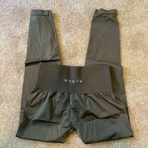 NVGTN Olive Solid Seamless Leggings size SMALL